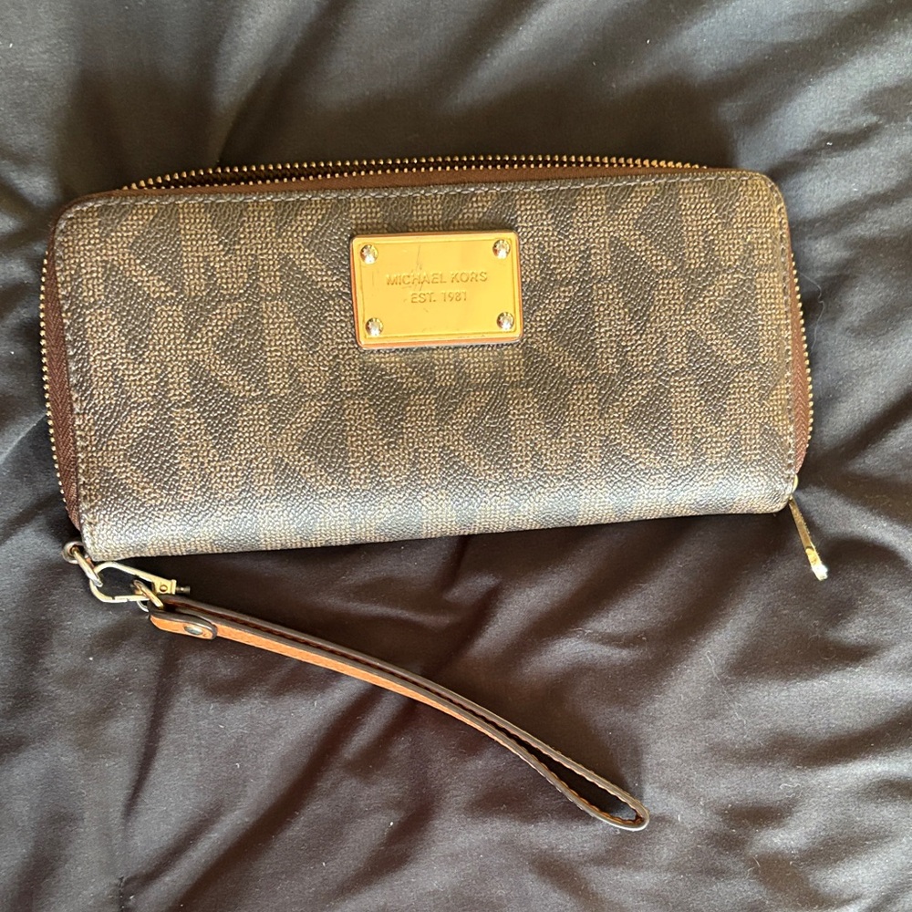 Michael Kors Jet Set Large Wristlet Wallet – Brown MK Logo